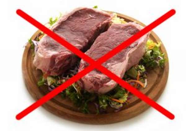 Есть сырое плохо проваренное прожаренное мясо. Отказ от мясной пищи. Запрещены жирные сорта мяса.